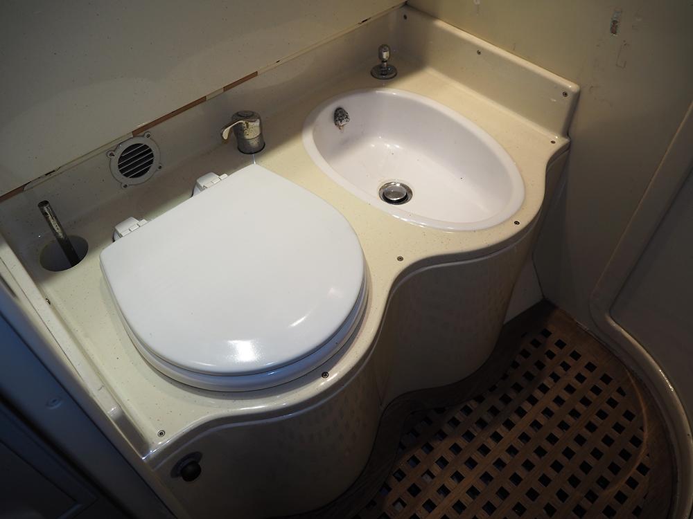 Saloon, Accommodation